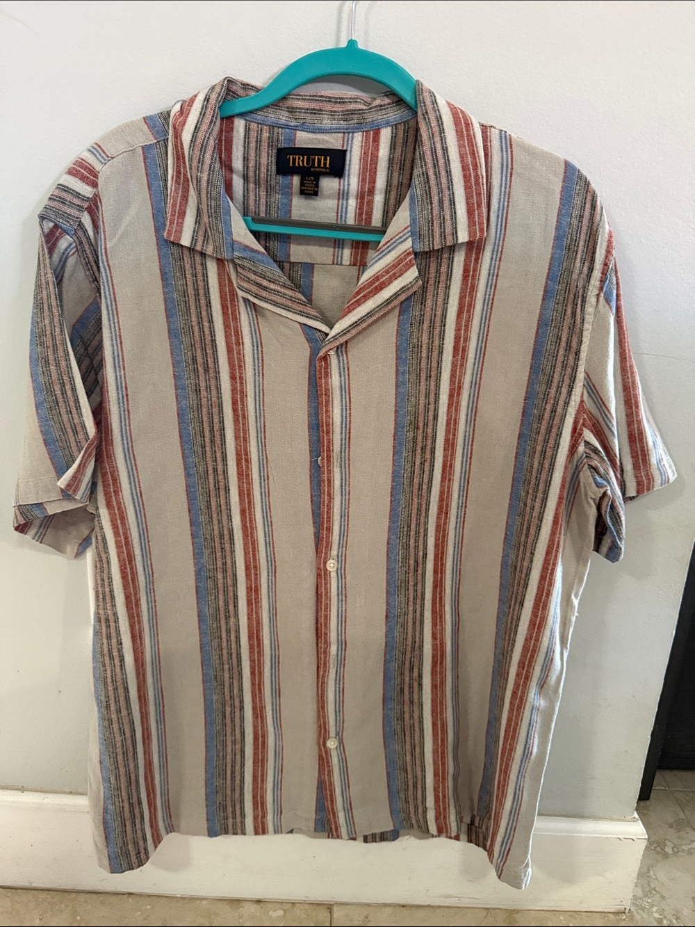 TRUTH Men's Beige Button-Down Short Sleeve Shirt with Red and Blue Stripes